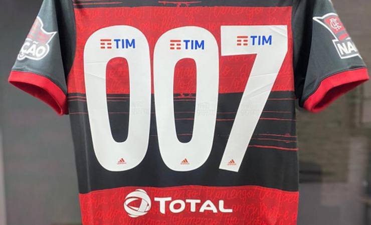 Em memória do eterno 007, Flamengo homenageia Sean Connery no Manto de Everton Ribeiro