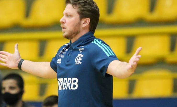 Gustavo De Conti projeta duelo contra o Bauru pelo NBB