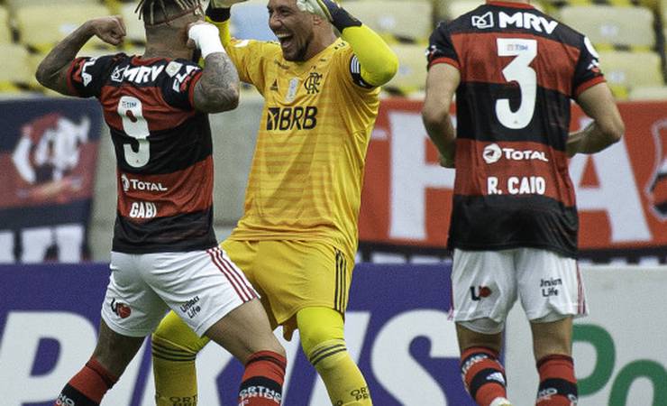Flamengo joga bem e goleia o Santos por 4 a 1 no Maracanã