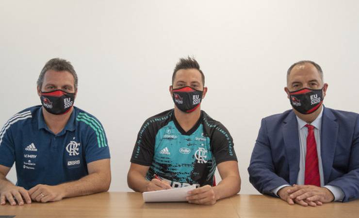 Diego Alves renova contrato com o Flamengo até o fim de 2021
