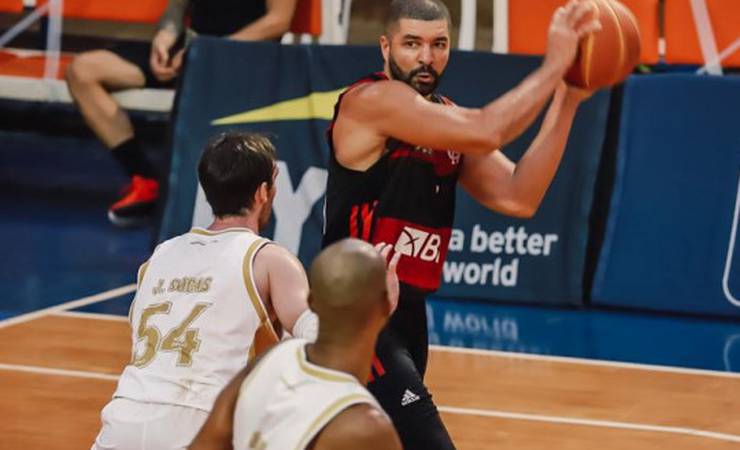 Com placar centenário, Flamengo vence o Brasília no NBB