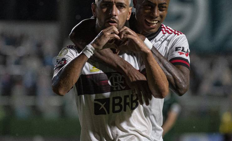 Atuando fora de casa, Flamengo faz 3 a 0 e vence o Goiás pelo Brasileirão