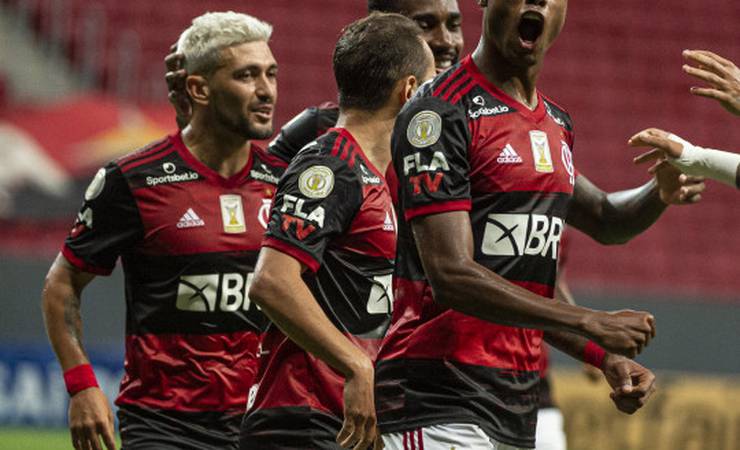 Mengão vence o Palmeiras por 2 a 0 no Mané Garrincha, em Brasília