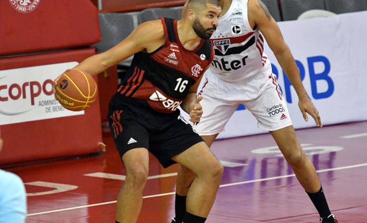 BICAMPEÃO! Flamengo vence o São Paulo por 79 a 71 e conquista o Bi da Copa Super 8