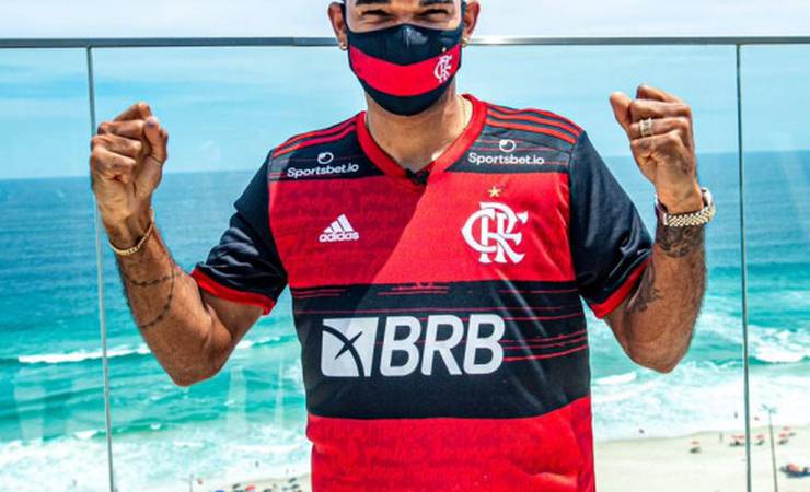 Zagueiro Bruno Viana, de 26 anos, é o novo reforço do Mengão