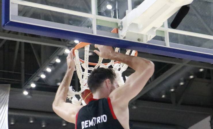Avassalador no 3° período, FlaBasquete derrota Campo Mourão e segue na liderança do NBB