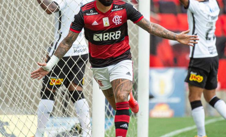 Flamengo vence o Corinthians por 2 a 1 e se mantém vivo na briga pelo título brasileiro