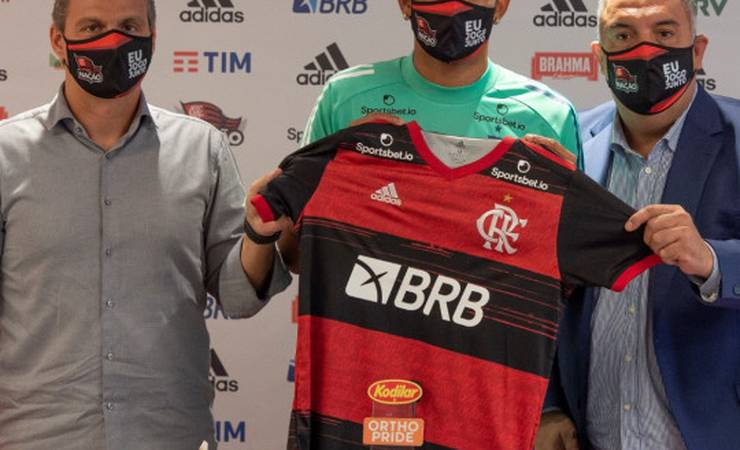Primeiro reforço para a temporada 2021, Bruno Viana é apresentado no Ninho do Urubu