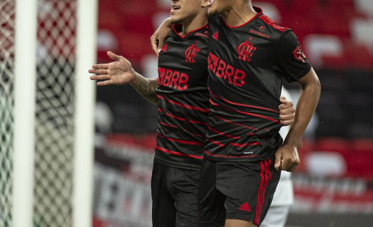 Flamengo joga bem e goleia o Resende por 4 a 1, no Maraca