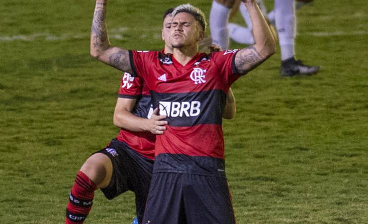 Flamengo empata com a Portuguesa por 2 a 2 no Luso Brasileiro