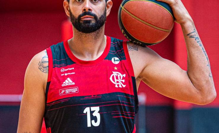 Vitor Faverani é a primeira contratação do FlaBasquete para a temporada