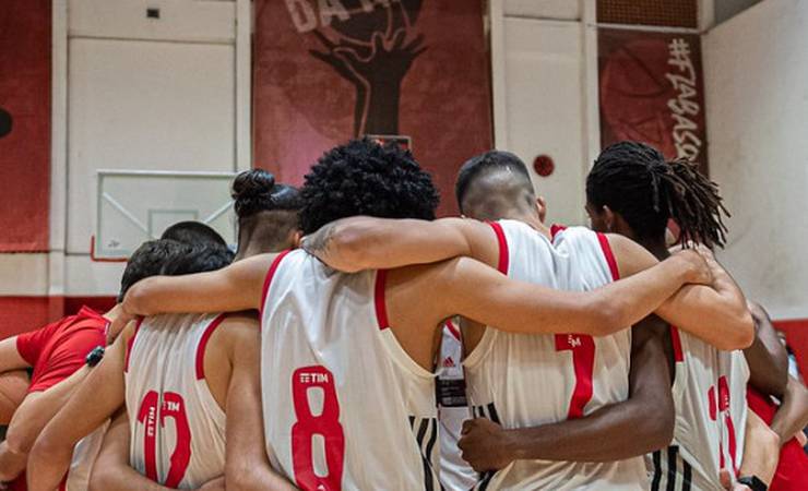 Flamengo sub-19 vence Botafogo de virada pelo Estadual de basquete