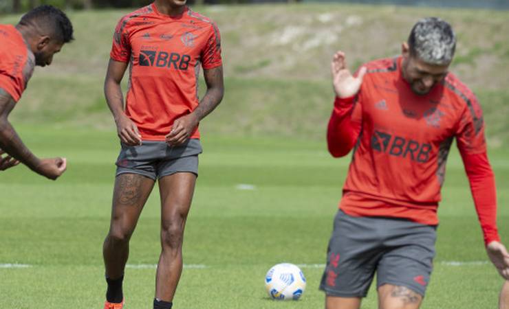 Flamengo realiza último treino antes de enfrentar o Corinthians, em São Paulo