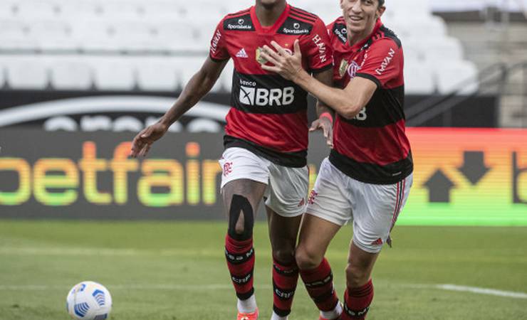 Fora de casa, Flamengo domina boa parte do jogo e vence o Corinthians por 3 a 1 pelo Brasileirão