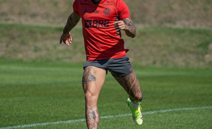 Flamengo realiza último treino antes da viagem para o Paraguai