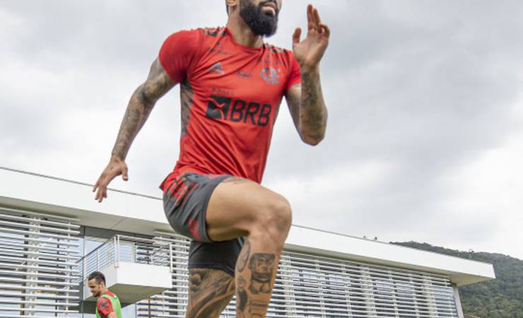 Gabi marca golaço no treino desta segunda-feira