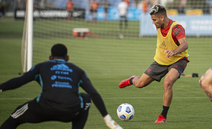 Em São Paulo, Flamengo encerra preparação para o duelo contra o Santos