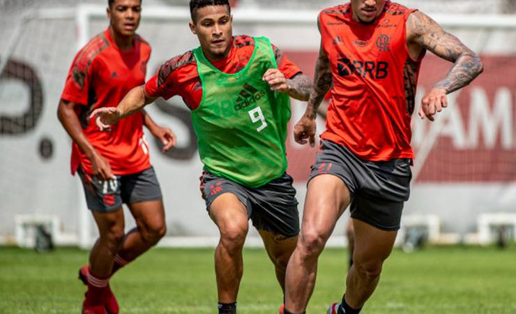 Com foco no duelo contra o Palmeiras, Flamengo treina forte no Ninho do Urubu