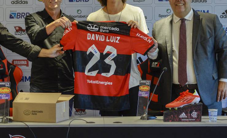 David Luiz é apresentado no Ninho e afirma: “É uma das melhores páginas que vou viver”