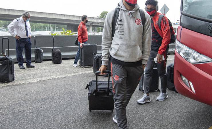 Flamengo finaliza preparação e embarca para Atibaia-SP