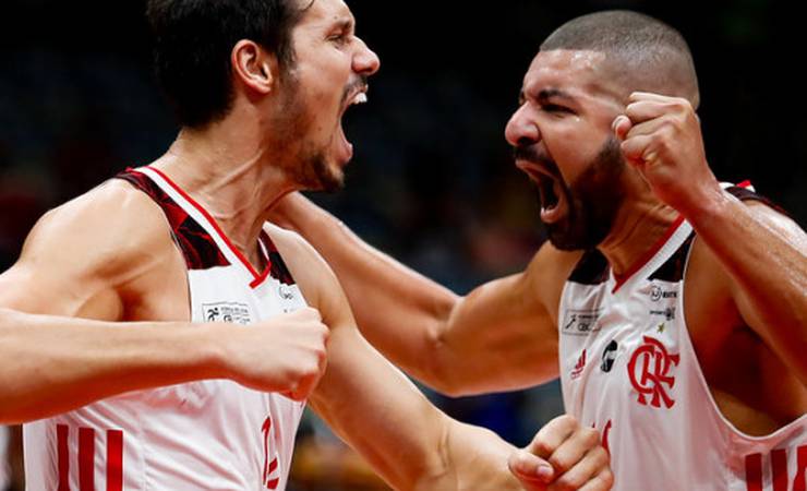 Em noite de sinergia com a Nação e chuva de bolas de três, Flamengo atropela Mogi