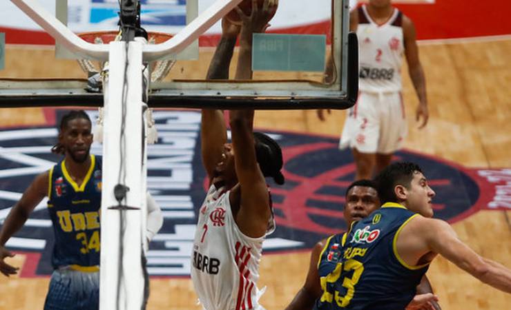 FlaBasquete vence UdeC sem sustos e tem duas vitórias em dois jogos pela Champions League