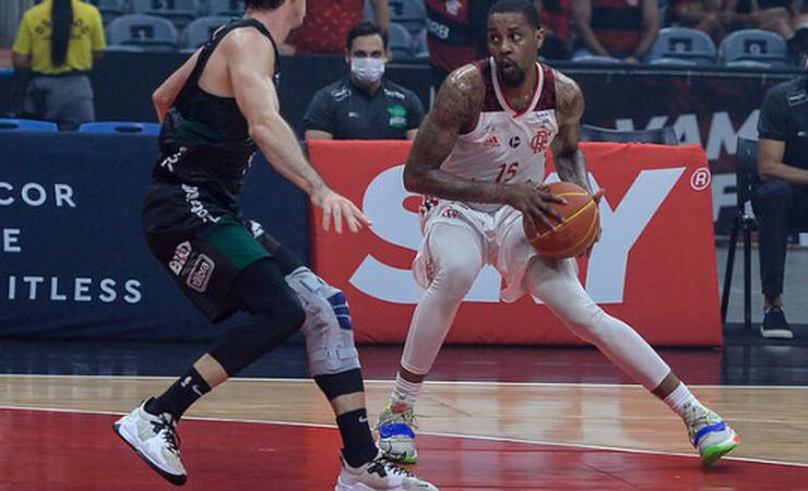 Com placar centenário, FlaBasquete vence Bauru e já mira disputa do Super 8
