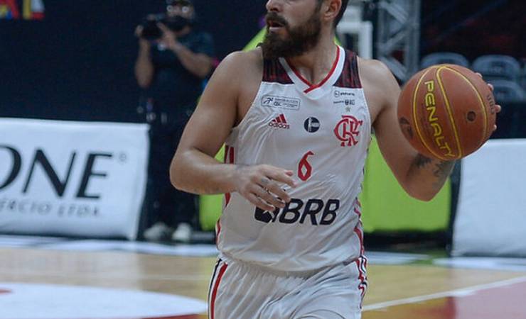 Em busca do tri da Copa Super 8, FlaBasquete enfrenta o Paulistano por uma vaga na semi