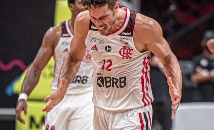 Em partida eletrizante, Rafael Mineiro brilha, Flamengo vence Paulistano e vai à semi do Super 8