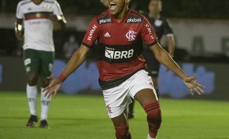 Mengão bate a Portuguesa por 2 a 1 e estreia com vitória no Campeonato Carioca