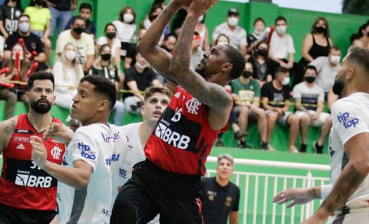 Em partida muito equilibrada, FlaBasquete conta com jogo coletivo para vencer Pato fora de casa
