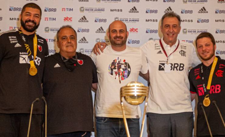 Olivinha e Gustavo De Conti contam detalhes da trajetória do Flamengo até o bi mundial em coletiva