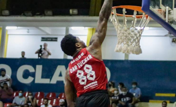 No retorno de Dar Tucker, FlaBasquete vence Rio Claro por 99 a 79 fora de casa
