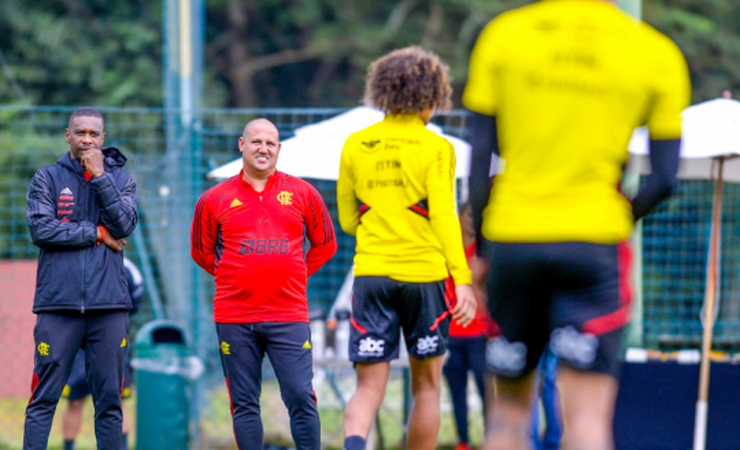Flamengo realiza última atividade em Atibaia antes da viagem para Porto Alegre