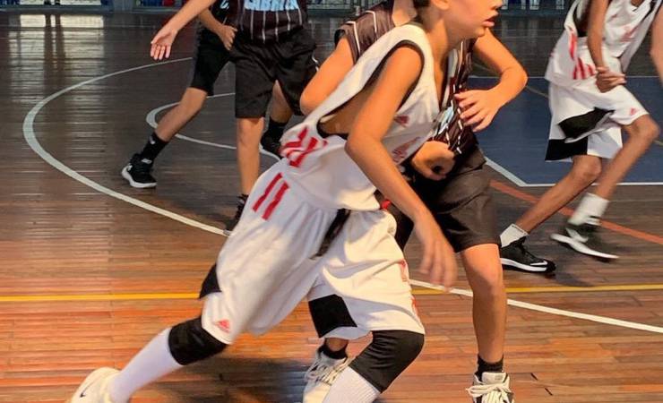 Sub-11 estreia com vitória no Torneio Aberto de Basquete