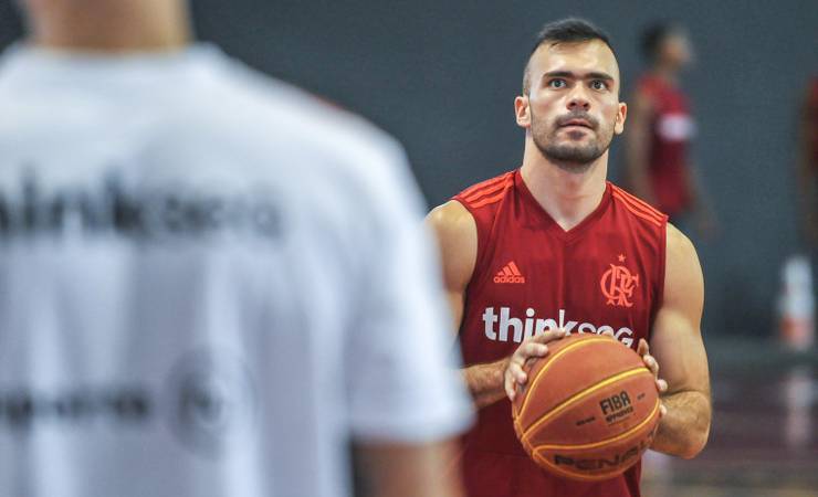 Buscando vantagem na semifinal, Flamengo recebe Botafogo no Tijuca