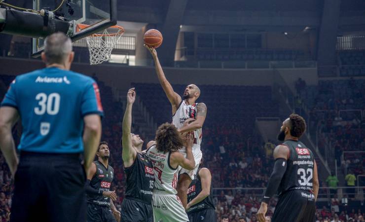 Flamengo vence Franca por 82 a 68 e abre 1 a 0 na final do NBB