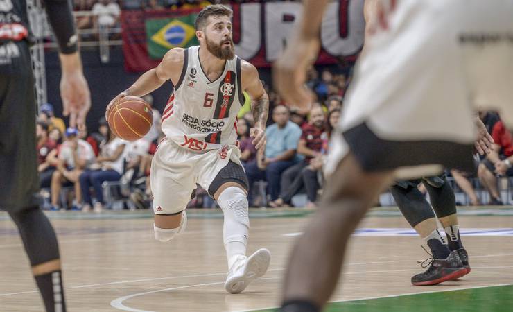 Franco Balbi fala da adaptação ao Brasil, MVP e finais do NBB