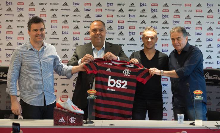 Rafinha é apresentado oficialmente pelo Flamengo