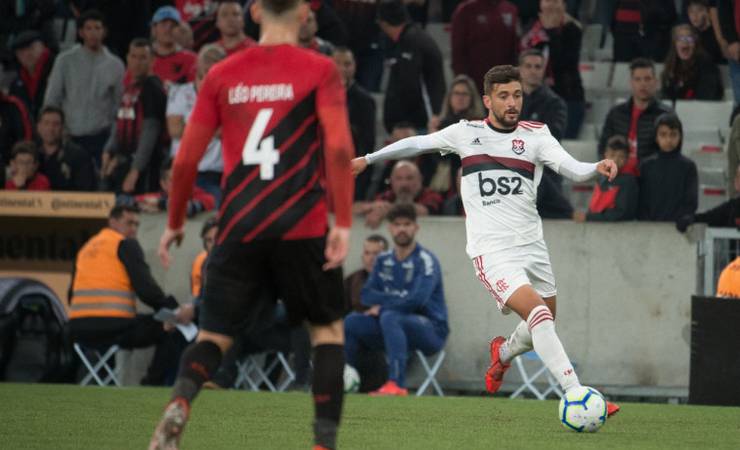 Gabigol marca e Flamengo empata com o Athletico-PR na Arena