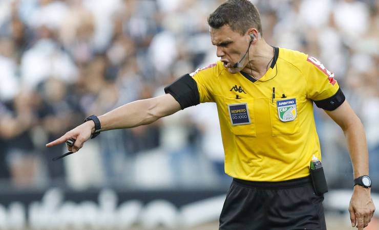 Paulo Zanovelli apita Flamengo x Grêmio no Maracanã com média de 30 faltas por jogo