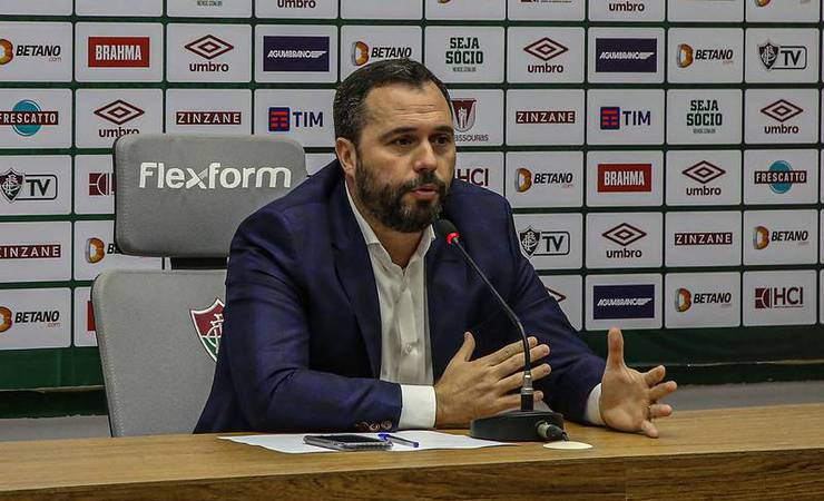Presidente do Fluminense elogia coragem do Flamengo em debate sobre novo estádio