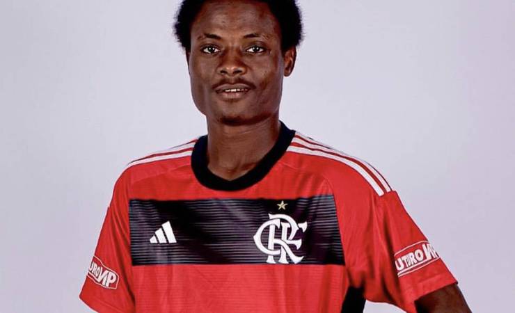 Flamengo vende Ogundana Shola ao Dínamo Kiev após dificuldades no time profissional