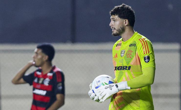 Flamengo libera Lucas Furtado para o Vitória de Guimarães e mantém 50% dos direitos econômicos