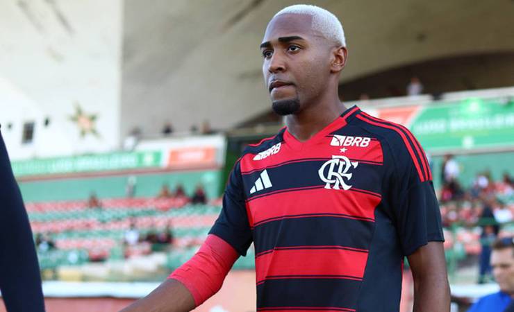 Flamengo libera Lorran para empréstimo ao Pisa e jogador embarca para a Itália