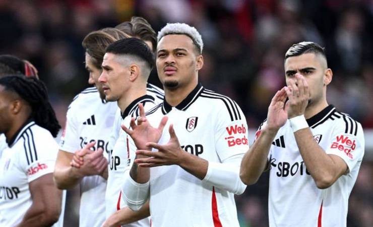 Brighton e Fulham se enfrentam na abertura da Premier League neste sábado às 11h