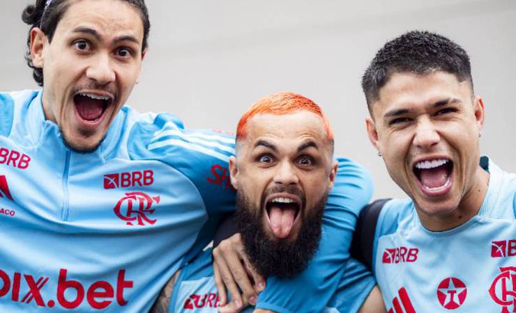 Luiz Araújo faz brincadeira com Michael e gera risadas no Ninho do Urubu