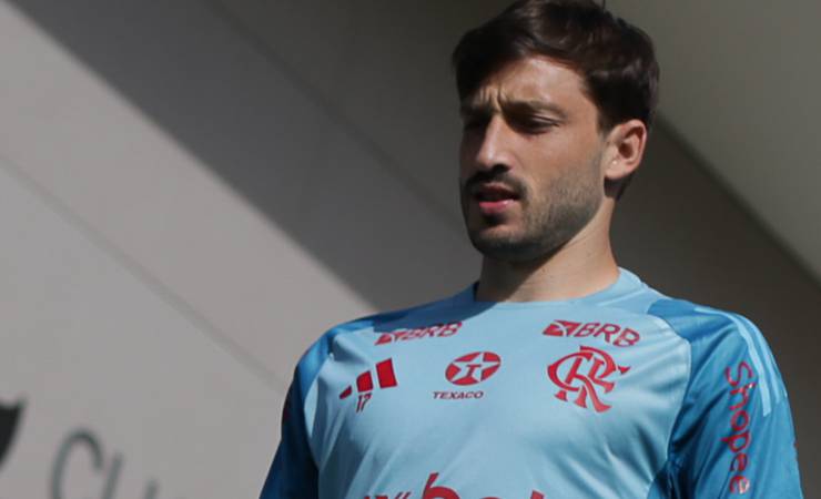 Flamengo convoca Viña e enfrenta o Vitória em busca de manter liderança no Brasileirão