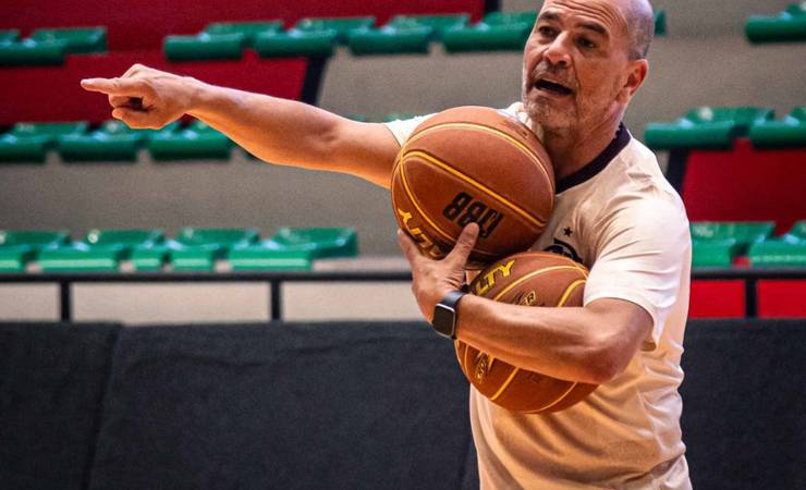 Flamengo enfrenta desafios na preparação para o Mundial de Basquete em Singapura com novas contratações