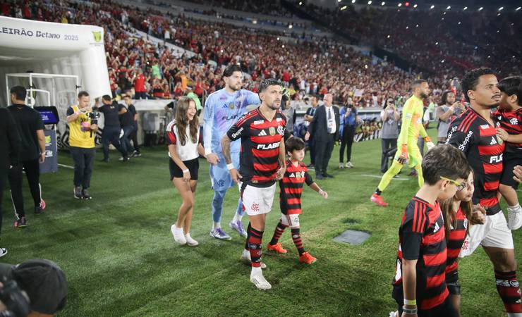 Flamengo domina seleção do Cartola 2025 com quatro jogadores entre os melhores do turno
